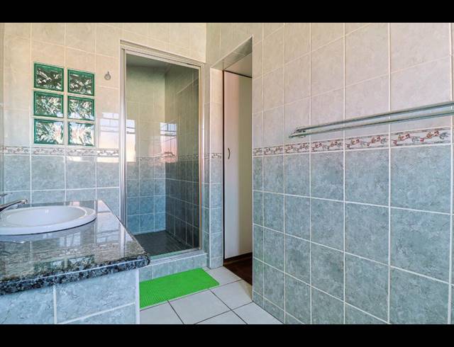 6 BEDROOM FREEHOLD FOR SALE IN BRACKENDOWNS